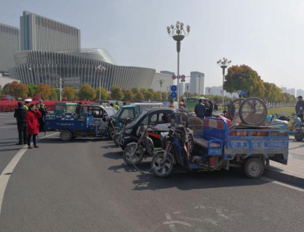 禁行首日,换车的换车、观望的观望……绝大多数电动三(四)轮未驶入禁行区域